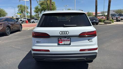 2023 Audi Q7 45 Premium Plus