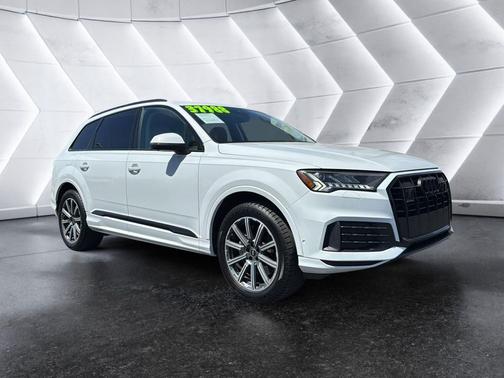 2023 Audi Q7 45 Premium Plus