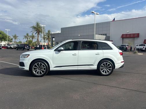 Glacier White Metallic 2023 Audi Q7 45 Premium Plus