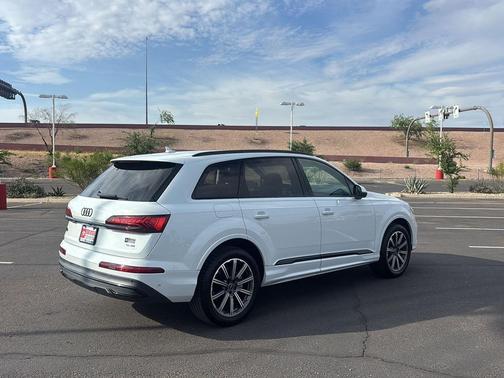 Glacier White Metallic 2023 Audi Q7 45 Premium Plus