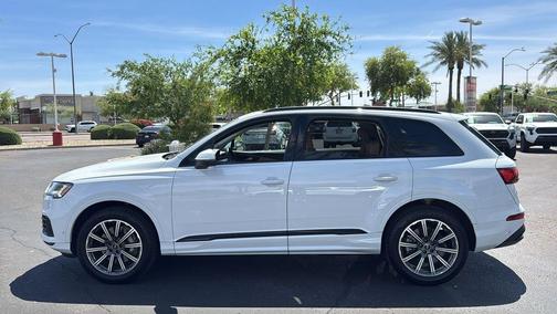 2023 Audi Q7 45 Premium Plus