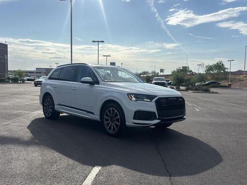 Glacier White Metallic 2023 Audi Q7 45 Premium Plus