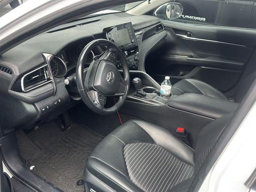 Ice Cap 2024 Toyota Camry SE