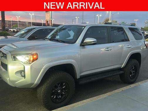 Classic Silver Metallic 2024 Toyota 4Runner SR5 Premium