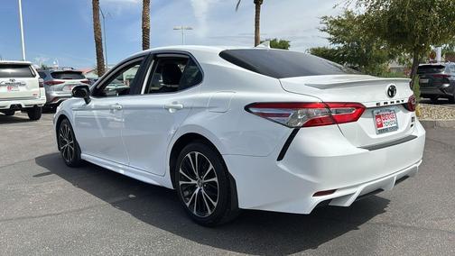 2020 Toyota Camry SE