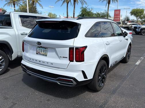Glacial White Pearl 2021 Kia Sorento SX