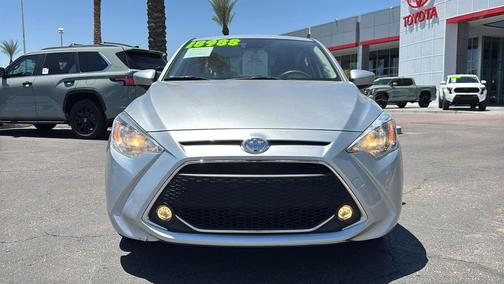 Chromium 2019 Toyota Yaris Sedan LE