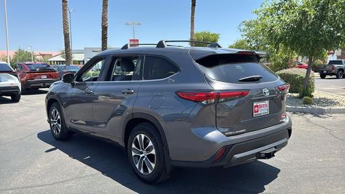Magnetic Gray Metallic 2022 Toyota Highlander XLE