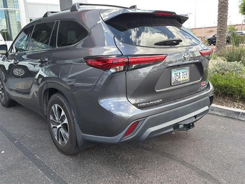 Magnetic Gray Metallic 2022 Toyota Highlander XLE