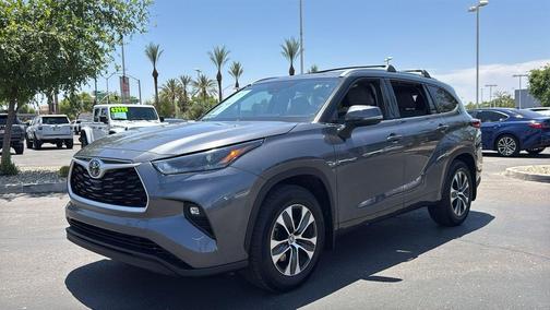 Magnetic Gray Metallic 2022 Toyota Highlander XLE