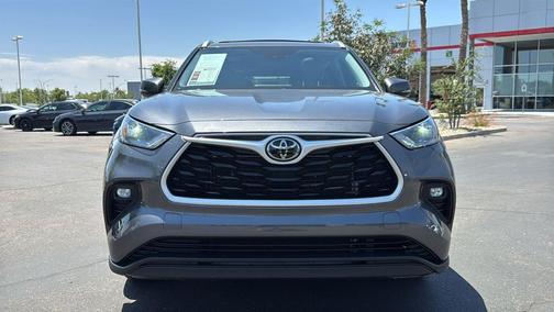 Magnetic Gray Metallic 2022 Toyota Highlander XLE