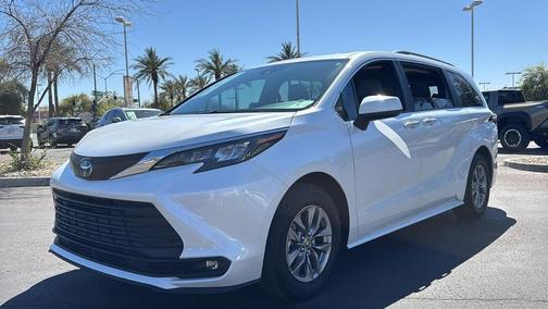 2025 Toyota Sienna XLE