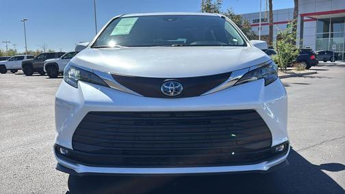 2025 Toyota Sienna XLE