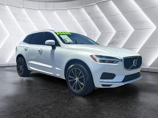 Crystal White Metallic 2020 Volvo XC60 T5 Momentum