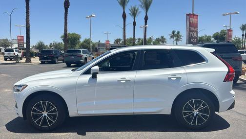 Crystal White Metallic 2020 Volvo XC60 T5 Momentum