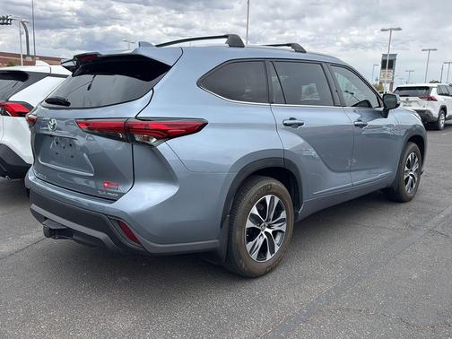 Moon Dust 2022 Toyota Highlander XLE