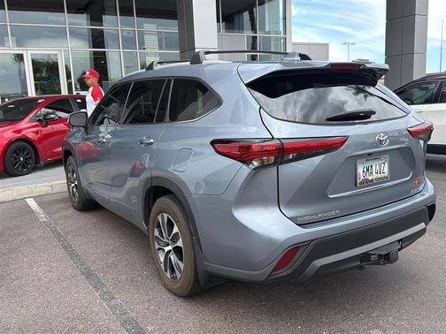 Moon Dust 2022 Toyota Highlander XLE