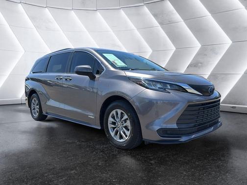 2021 Toyota Sienna LE
