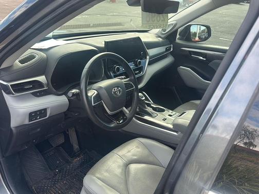 2023 Toyota Highlander Platinum