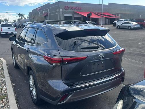 2023 Toyota Highlander Platinum