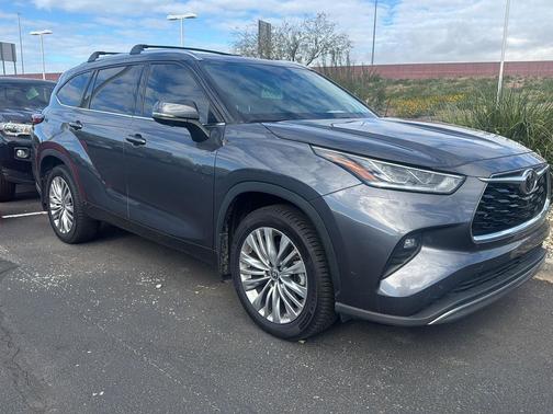 2023 Toyota Highlander Platinum