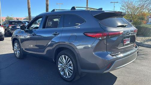 2023 Toyota Highlander Platinum