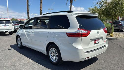 2017 Toyota Sienna XLE