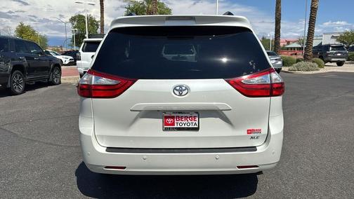 2017 Toyota Sienna XLE