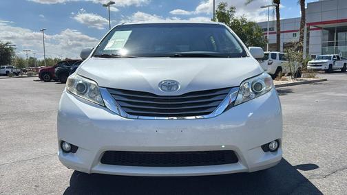 2017 Toyota Sienna XLE