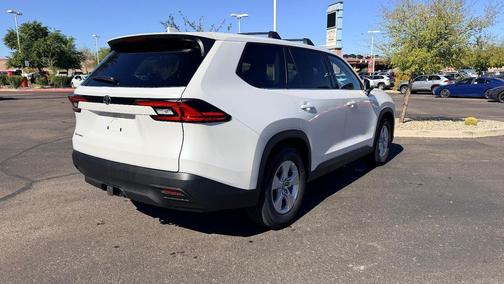 2026 Toyota Highlander Hybrid LE