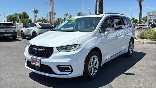 Bright White Clearcoat 2021 Chrysler Pacifica Limited