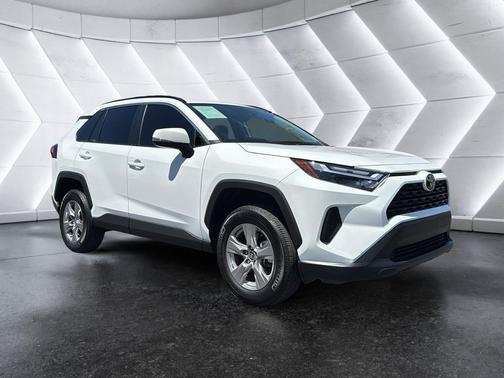 Ice Cap 2024 Toyota RAV4 XLE