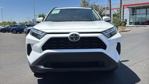 Ice Cap 2024 Toyota RAV4 XLE