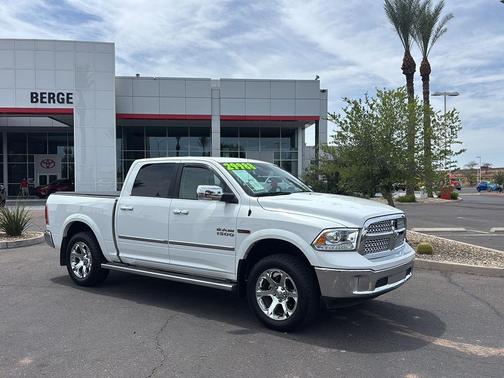 Bright White Clearcoat 2018 RAM 1500 Laramie