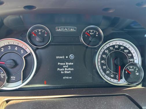 Bright White Clearcoat 2018 RAM 1500 Laramie
