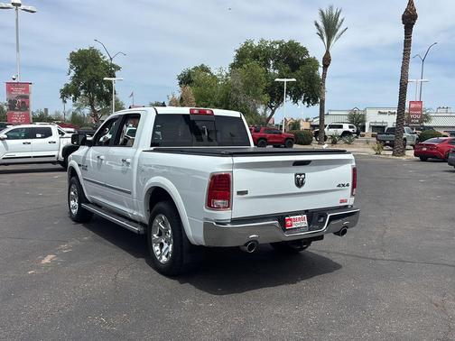 Bright White Clearcoat 2018 RAM 1500 Laramie