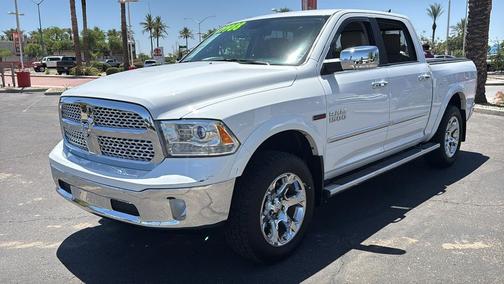 Bright White Clearcoat 2018 RAM 1500 Laramie