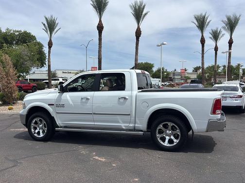 Bright White Clearcoat 2018 RAM 1500 Laramie