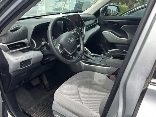 Celestial Silver Metallic 2023 Toyota Highlander Hybrid LE
