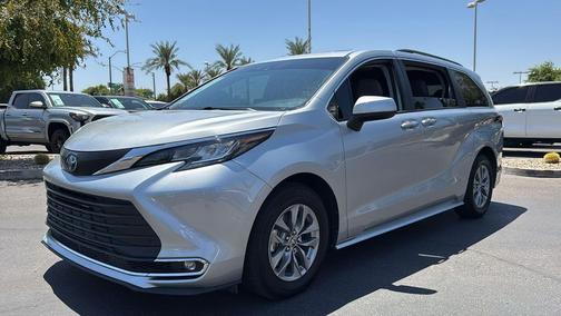 2022 Toyota Sienna XLE 8 Passenger