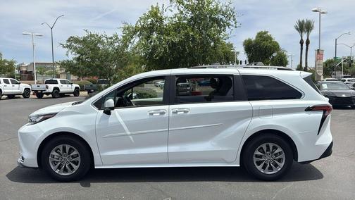 Windchill Pearl 2022 Toyota Sienna XLE