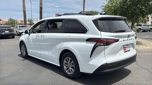 Windchill Pearl 2022 Toyota Sienna XLE