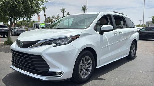 Windchill Pearl 2022 Toyota Sienna XLE