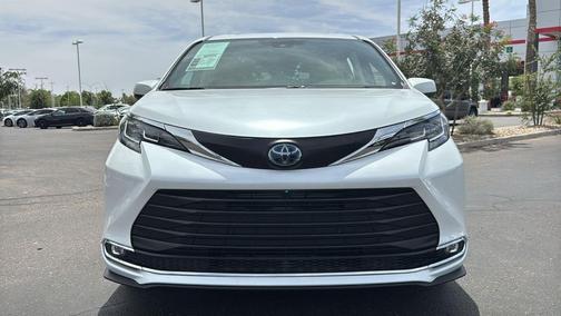Windchill Pearl 2022 Toyota Sienna XLE