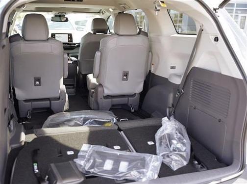 Wind Chill Pearl 2026 Toyota Sienna XLE