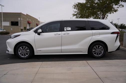 Wind Chill Pearl 2026 Toyota Sienna XLE