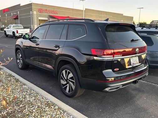Deep Black Pearl 2024 Volkswagen Atlas 2.0T SE w/Technology 4MOTION
