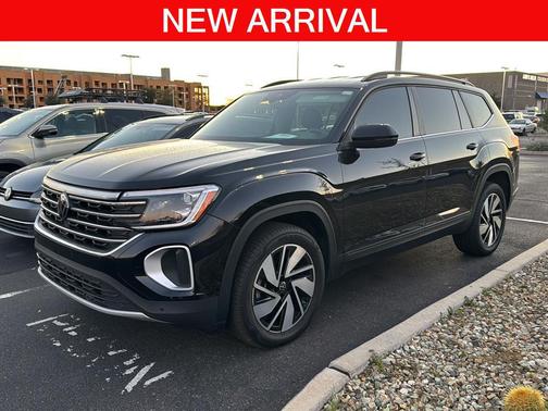 Deep Black Pearl 2024 Volkswagen Atlas 2.0T SE w/Technology 4MOTION