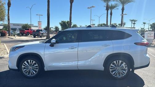 Wind Chill Pearl 2022 Toyota Highlander Hybrid Platinum