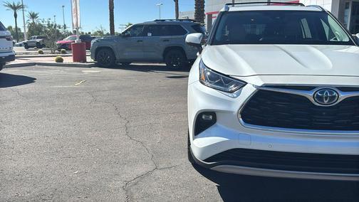 Wind Chill Pearl 2022 Toyota Highlander Hybrid Platinum